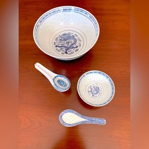 Chinese porcelain blue & white dragon pattern 9” serving bowl soup rice spoons